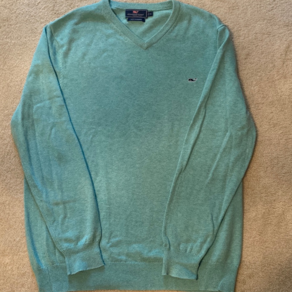 Men’s Vineyard Vines vneck sweater 
Cotton / cashmere 
Sz Large